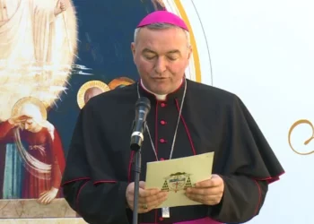 Imzot Arjan Dodaj uron besimtarët për Pashkë: Kemi nevojë për bukuritë që gjenerojnë të ardhmen, siç është familja