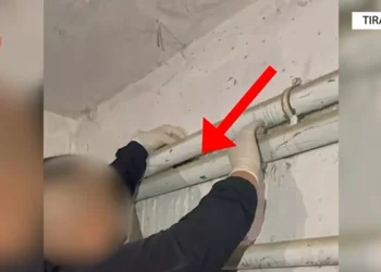 Mbante armë në garazhin e banesës, arrestohet 45-vjeçari në Tiranë (Emri)