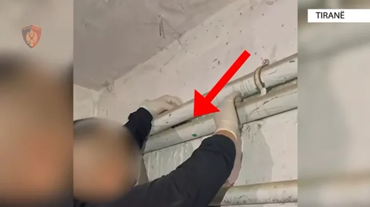 Mbante armë në garazhin e banesës, arrestohet 45-vjeçari në Tiranë (Emri)