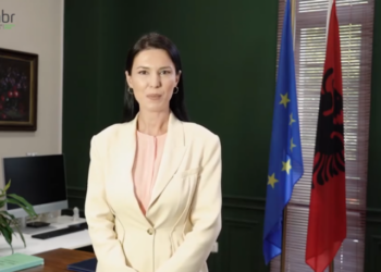 PD denoncon në KQZ drejtoreshën e AZHBR: Po shfrytëzon postin duke bërë fushatë për PS-në