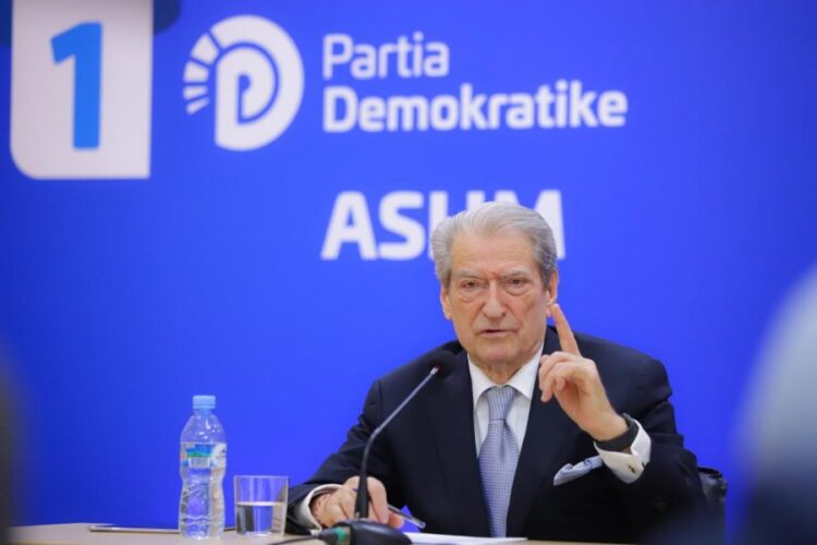 “Shëndetësia si e viteve 60″/ Berisha: Do dyfishojmë pagat e mjekëve, lista e barnave si e Italisë