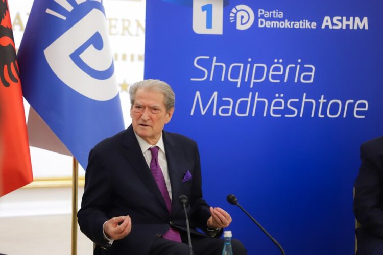 Turizmi në vështirësi, Berisha: Rama grabiti 24 hektarë tokë kur u bë  kryeministër, Balluku është e çmendur pas hajnisë