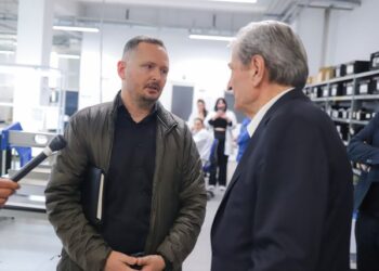 Berisha me biznesin fason: Do kompensojmë çdo humbje nga rënia e euros, çmimi i energjisë ulet nga 18 në 6 lekë