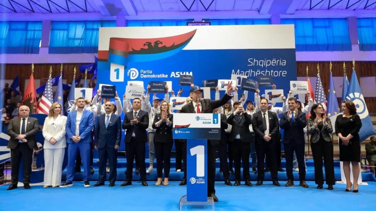 Berisha thirrje administratës: Shkoni në takimet e Ramës se ju heq nga puna, por mos e votoni më 11 Maj