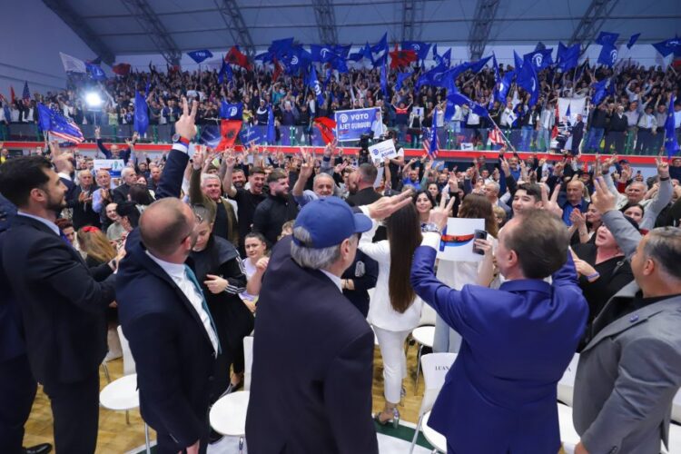 Berisha nga Fieri: Zotohemi se brenda 100 ditëve të para do ta largojmë mjerimin nga Shqipëria