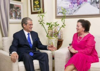 Berisha uron Pashkët: T’i lutemi Zotit që të bekojë shqiptarët në Shqipëri, diasporë dhe kudo që janë