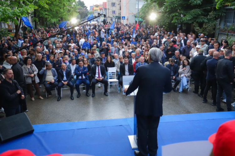 “Ministra dhe ministre të stolisur me flori dhe diamante”, Berisha: Janë të verbuar nga luksi