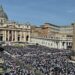 LIVE/ Ceremonia e lamtumirës së Papa Françeskut, mijëra besimtarë zbarkojnë në sheshin ‘Shën Pjetër’