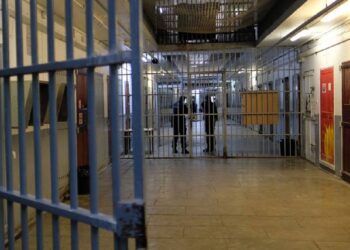 Përleshje me 4 të plagosur në burgun italian, shqiptarë hapin me forcë portën që i ndante me grupin rival