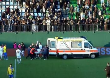 Egnatia-Elbasani/ Ndërpritet ndeshja në Rrogozhinë, tifozi bie nga tribuna