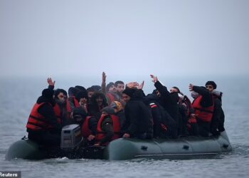 Daily Mail: Britania ka plan serioz për ta kthyer Shqipërinë në “kosh” azilkërkuesish