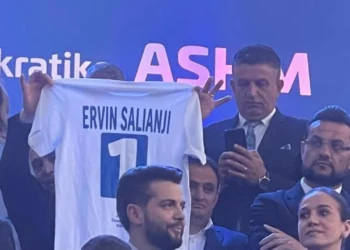 Ervin Salianji ‘shfaqet’ në hapjen zyrtare të fushatës elektorale të Partisë Demokratike