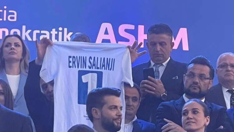 Ervin Salianji ‘shfaqet’ në hapjen zyrtare të fushatës elektorale të Partisë Demokratike