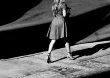 Braktisi prej 3 ditësh 4 fëmijët e mitur, shpallet në kërkim 31-vjeçarja nga Korça