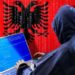 Shënjestroi Parlamentin, SHISH-in dhe institucione të tjera/ Kush është 15-vjeçari që theu sigurinë e faqeve shtetërore