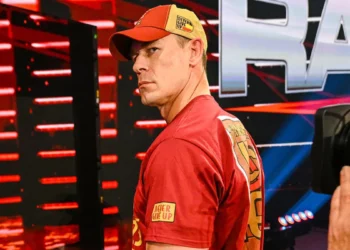 I zhgënjyer dhe i bullizuar nga ndjekësit, ylli i njohur i mundjes John Cena merr këtë vendim për jetën e tij!