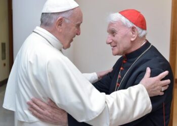 Kardinali shqiptar, dom Ernest Simoni-Troshani reagon pas ndarjes nga jeta të Papa Françeskut
