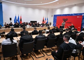 “Për 12 vite u ka munguar vëmendja”, Këlliçi prezanton programin për të rinjtë