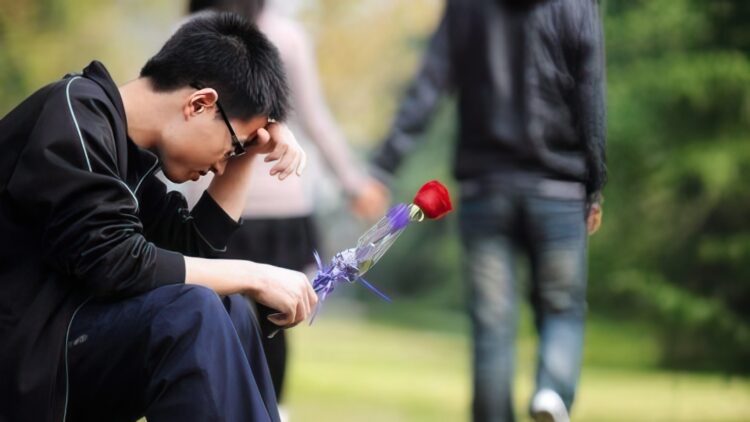 Meshkujt kinezë “mbeten në derë”, nis tregtia e nuseve