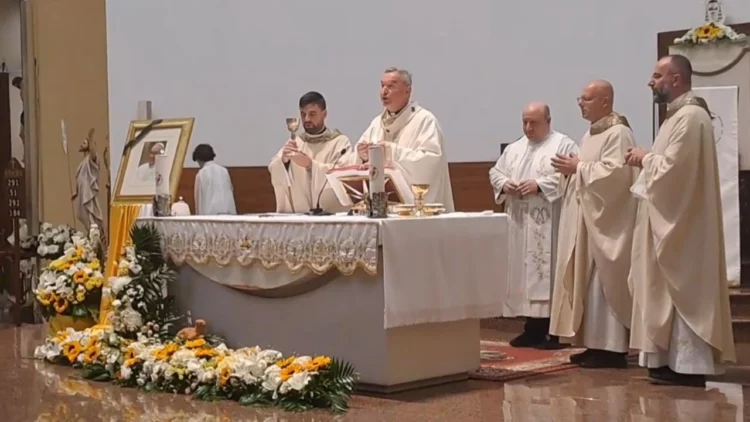 Ndarja nga jeta e Papa Françeskut, kishat katolike në Shqipëri mbajnë meshat e lutjes për Atin e Shenjtë