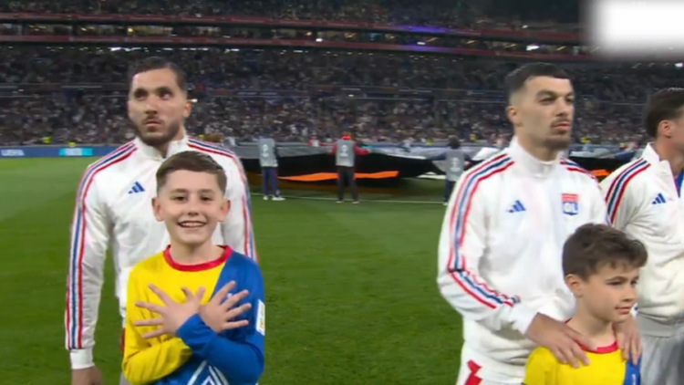 Fantastike në Francë! Supersfida mes Lyon dhe Manchester United nis me simbole shqiptare