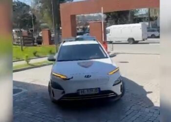 Dhunuan dhe i morën makinën qytetarit, arrestohen dy vëllezërit në Tiranë