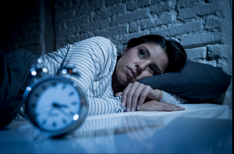 Gjumi i dobët po të shkatërron shëndetin? Ja 5 shenjat alarmante që s’duhet t’i injorosh!