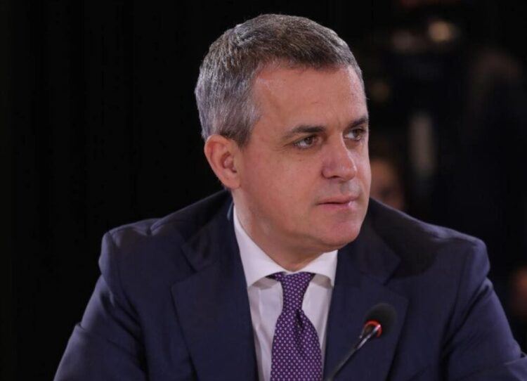 Kodi Zgjedhor e përcakton jo më larg se 5 km,  Spahiu denoncon: 23 km rrugë për të shkuar të votojnë