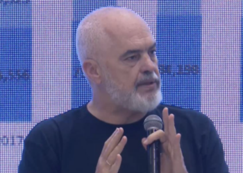 Sot nuk blejnë dot as ilaçet/ Rama propagandë me të moshuarit: Kush ju premton më shumë, ju çon drejt humnerës