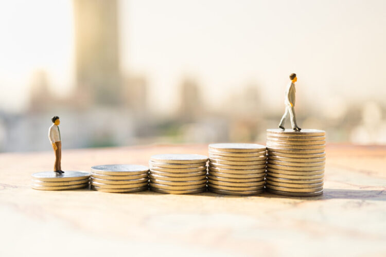 Shpërblimet ndaj punonjësve nuk ndjekin ritmin e pagave, më të ulëta se para pandemisë