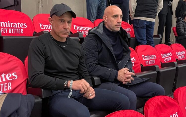 Trajneri Silvinjo ndjek ndeshjen Milan – Atalanta në “San Siro”, vëzhgon Gjimshitin…