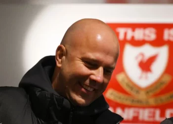 Van Dijk nuk firmos rinovimin, Arne Slot i tregon klubit se kush duhet të jetë pasuesi