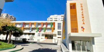 Aksident në aksin Gjirokastër-Tepelenë, automjeti përplas këmbësoren