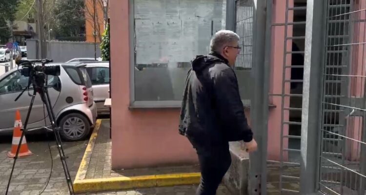 U la nën masën “detyrim paraqitje”, biznesmeni Gentian Sula paraqitet në SPAK