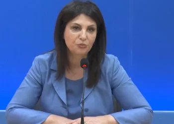 “Diaspora dhe gratë do bëjnë ndryshimin”, Topalli: Ato s’pranojnë që baballarëve dhe fëmijëve të tyre t’u thonë çyryk