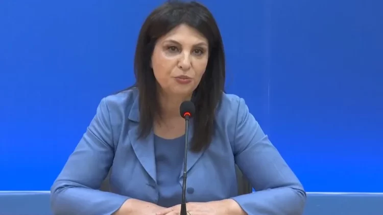 “Diaspora dhe gratë do bëjnë ndryshimin”, Topalli: Ato s’pranojnë që baballarëve dhe fëmijëve të tyre t’u thonë çyryk