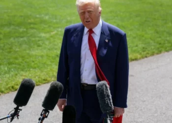 Pyetet se kush duhet të jetë Papa i ri, Trump përgjigjet duke qeshur: Do të doja të isha unë!