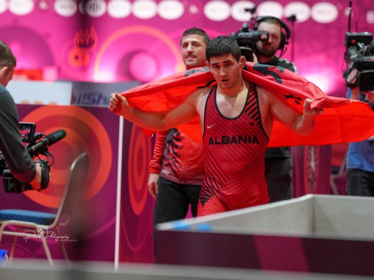 Medalje ari për Shqipërinë! Valiev shpallet kampion Europe në mundje