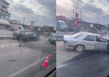 Përplasen dy makina te ura e Tapizës, humb jetën gruaja