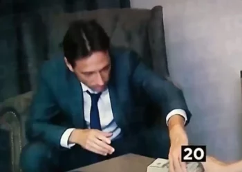 Skandal në Argjentinë, presidenti i klubit i merr 25 mijë dollarë nënës së lojtarit