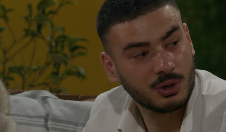 “Atij i pëlqejnë burrat”, banori i Ferma Vip tronditet nga letra e gruas