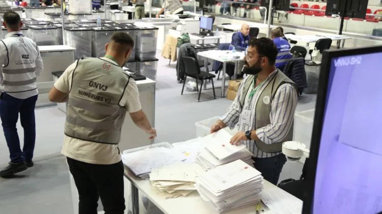 Numërohen 931/1282 kuti në Tiranë, PS prin me 19 mandate! Ja sa vota i duhen Shehajt për ti marrë një mandat PD-së