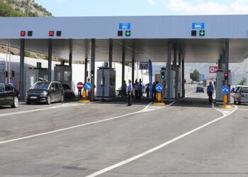 Lejuan një kamion me kanabis të kalonte kufirin te ‘Hani i Hotit’, në pranga 3 policë dhe 1 doganier