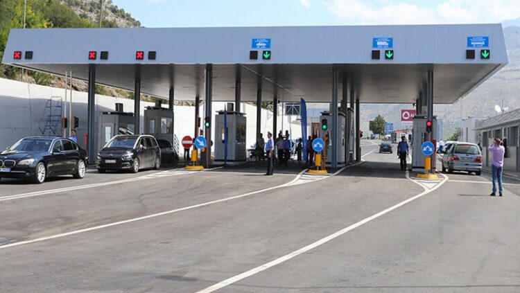 Lejuan një kamion me kanabis të kalonte kufirin te ‘Hani i Hotit’, në pranga 3 policë dhe 1 doganier