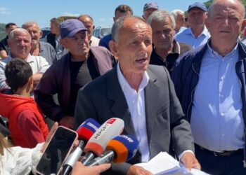 Peqin/ Banorët e Grykshit në protestë: Ndërtimi i autostradës na ka zaptuar tokat bujqësore