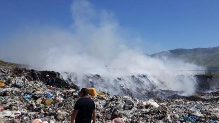 Gjirokastër/ Zjarr në vendgrumbullimin e mbeturinave në Libohovë
