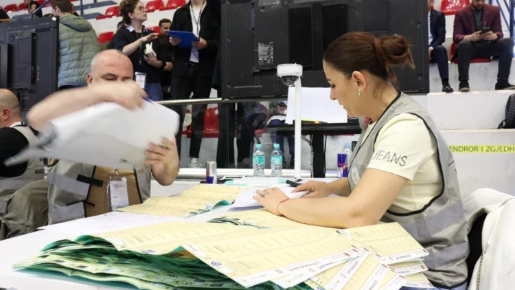 Diaspora/ Përfundon numërimi i votave për partitë në 11 qarqe, vijon vetëm në Korçë