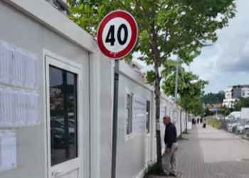 Asnjë shkollë për rreth 70 mijë banorë në Astir dhe Yzberishtit, qytetarët do të votojnë sësish në kontejnerë