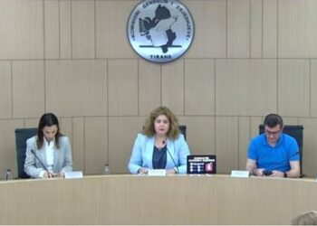 Vendimi/ Nuk ka shtyrje të orarit të votimit në Vlorë