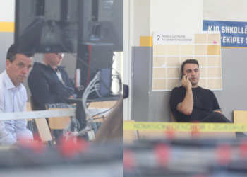 Foto/ Shehaj dhe Këlliçi me orë të tëra në pritje të numërimit të votave